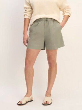 EVERLANE The Easy Short in Sage Green Size M